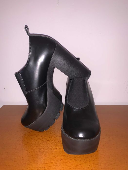 Botas pretas - Tamanho 36/37