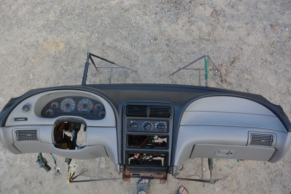 Mustang IV 99-04 Konsola deska rozdzielcza kokpit