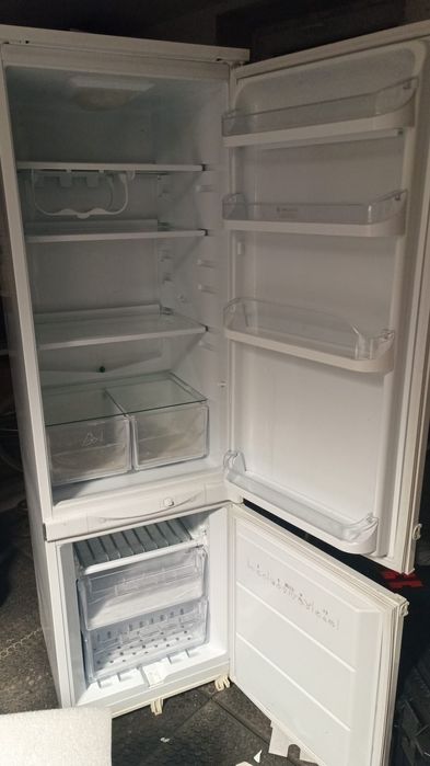 Lodówka Hotpoint-Ariston BCB 312 AAI/HA do zabudowy sprawna 100%