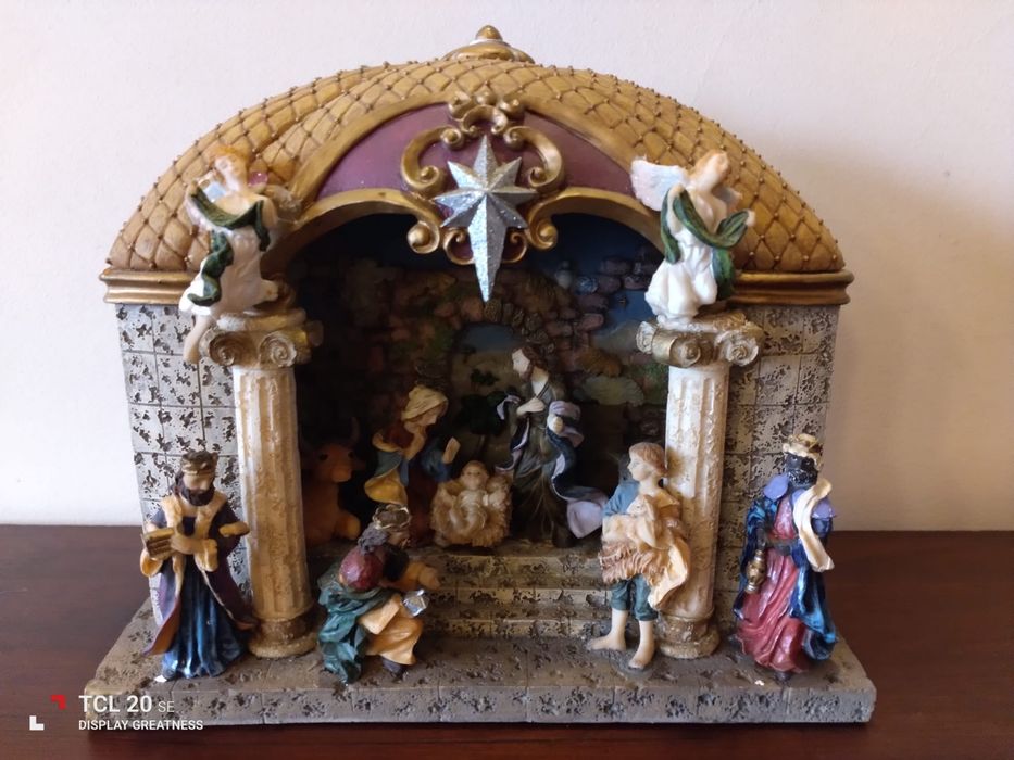 Três presépios em louça