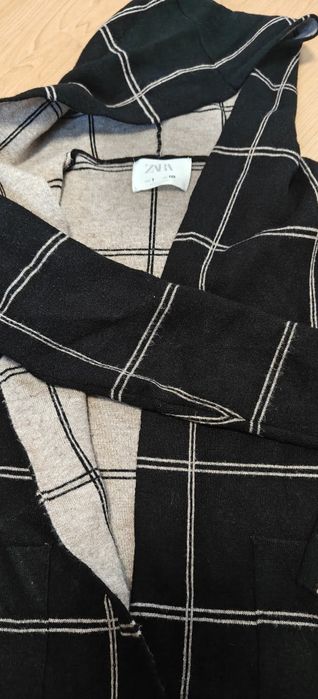 Sweter z kapturem zara