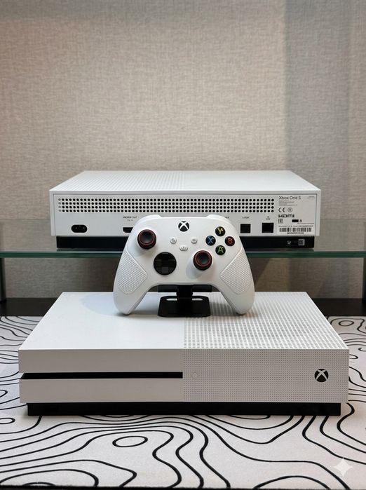 Продам Xbox One S - 1 ТБ з ігровою підпискою Game Pass!