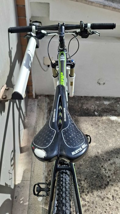 Bicicleta Weed cross country 27.5 com quadro em carbono