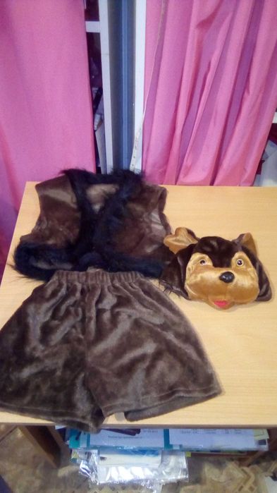 Продам костюм білого та бурого ведмедя на дітей 3-6 років