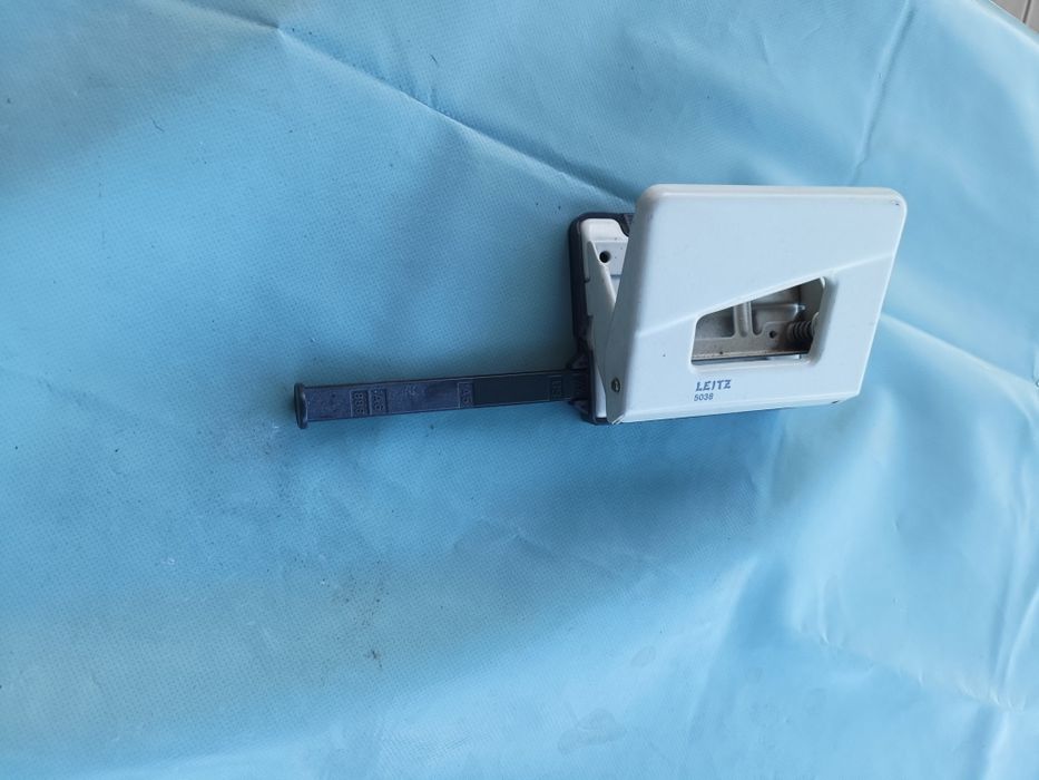 Furador escolar leitz