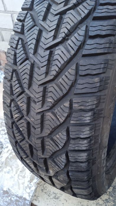 Продам шини легкового автомобіля