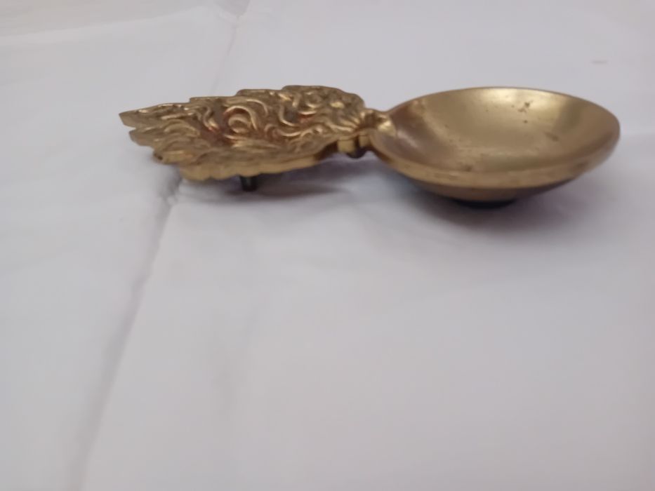 Peça Decorativa em bronze, granada em chamas - símbolo clássico militar