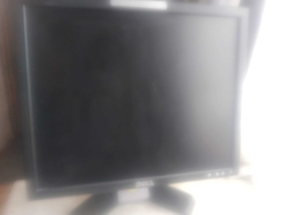 Монитор DELL 44см диагональ ,рабочий на все 100%