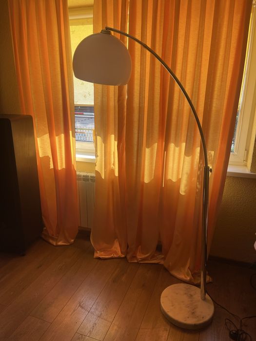 Lampa stojąca klosz bialy plastikowy