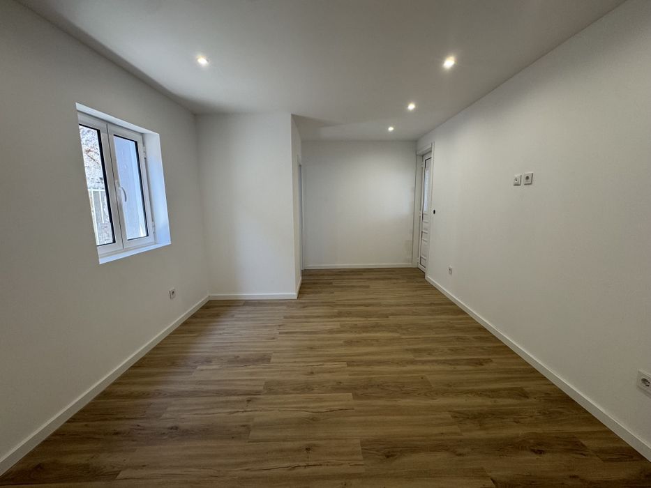 Moradia T3 totalmente remodelada em Rocha Nova -3 minutos do Hospital da Luz e 7 minutos da Solum!