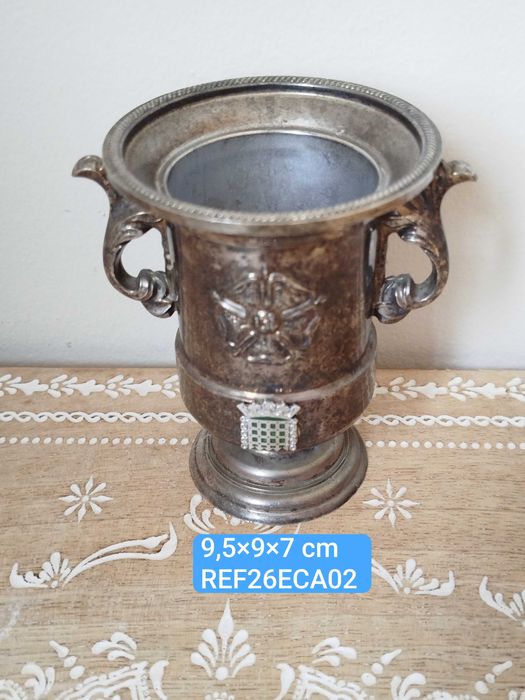 Antigo Vaso Miniatura, casquinha de Prata