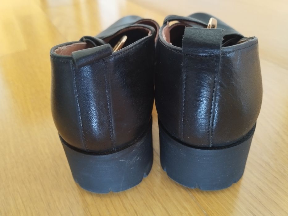 Sapatos pretos em pele tamanho 37