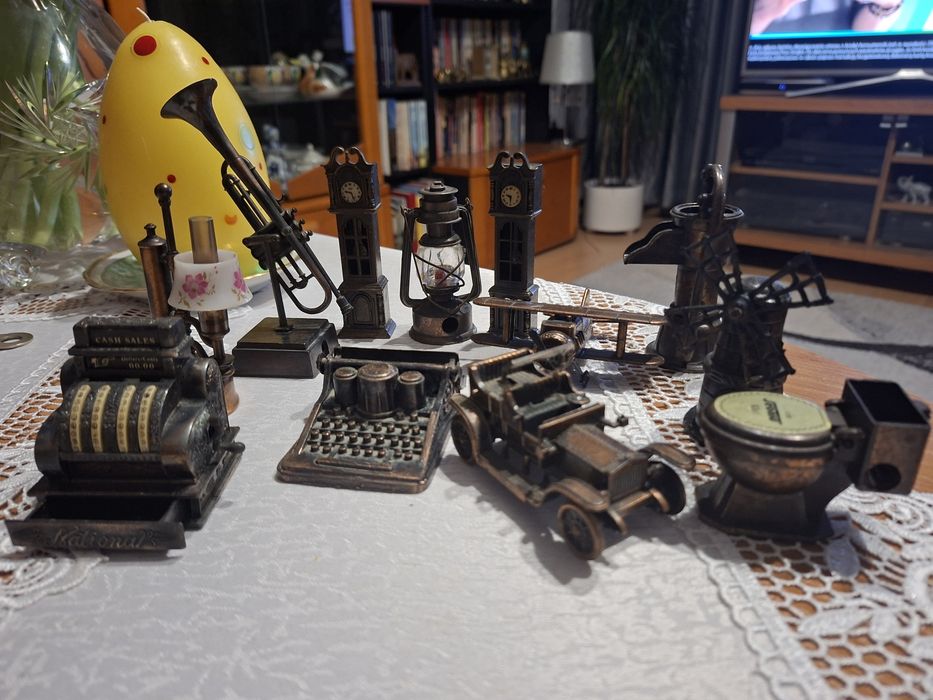 Kolekcja 12 sztuk metalowych strugaczek