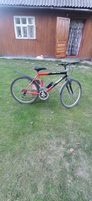 Велосипед  з пляшкою