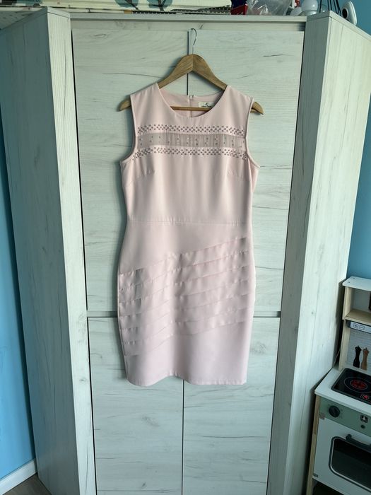 Elegancka różowa sukienka damska o prostym kroju rozmiar XL