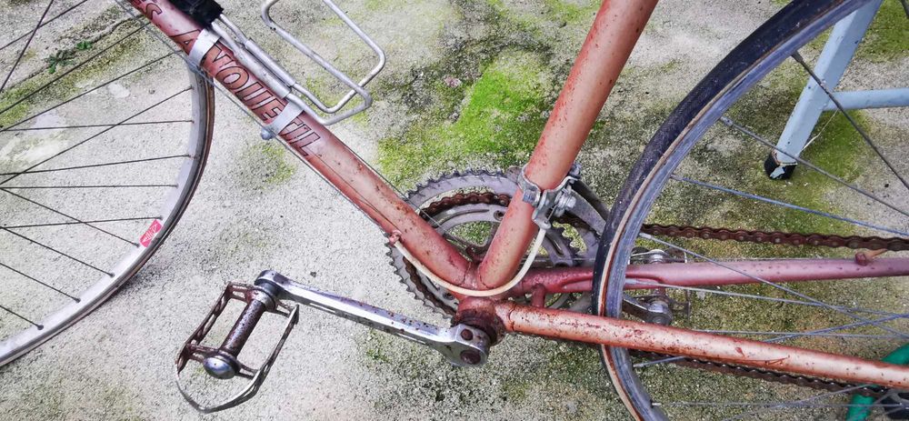 Bicicleta de corrida antiga (Jacques Anquetil)