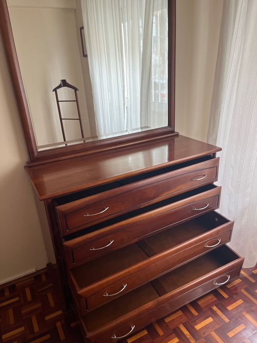 Mobília de quarto em excelente estado