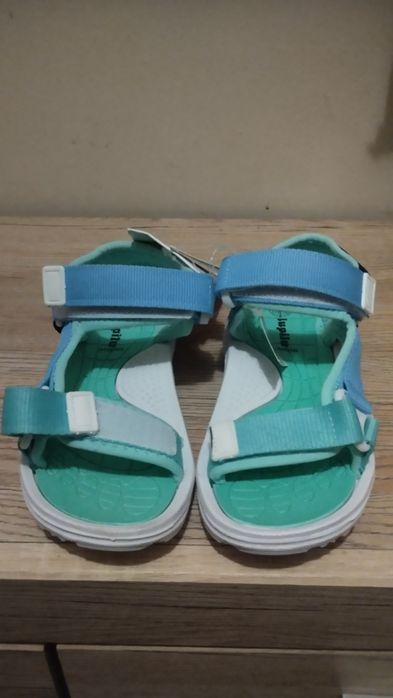 Sandały nowe rozmiar 28