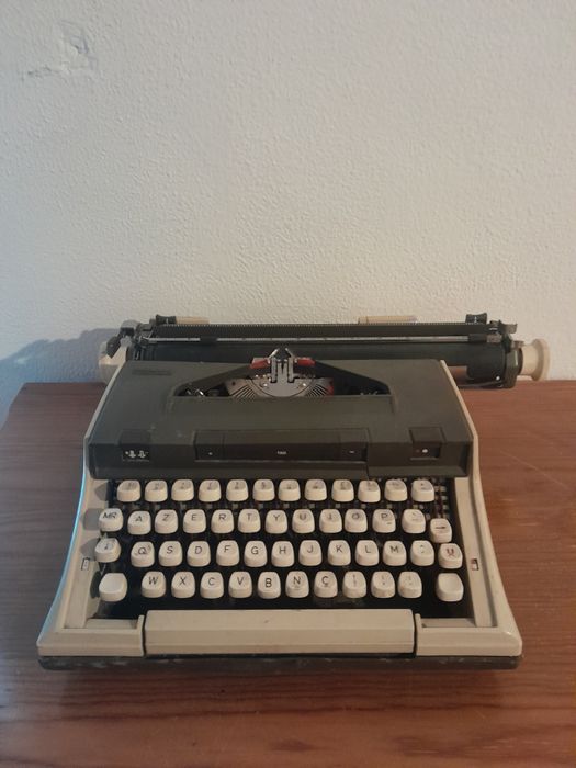 Máquina de escrever vintage – para peças ou decoração
