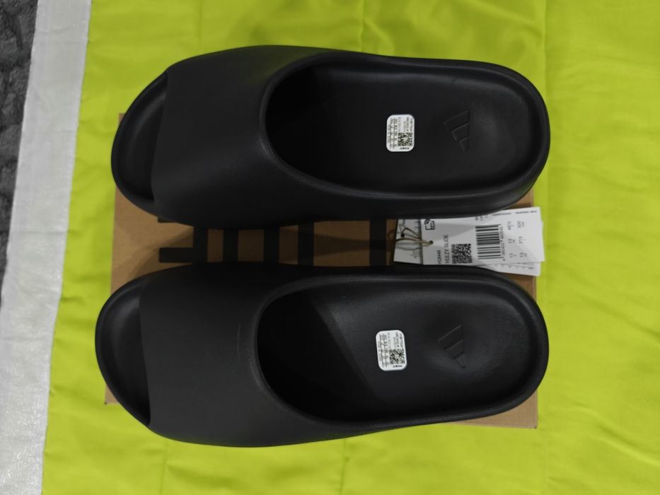 Yeezy slide onyx tamanho 41/44/46/47/48