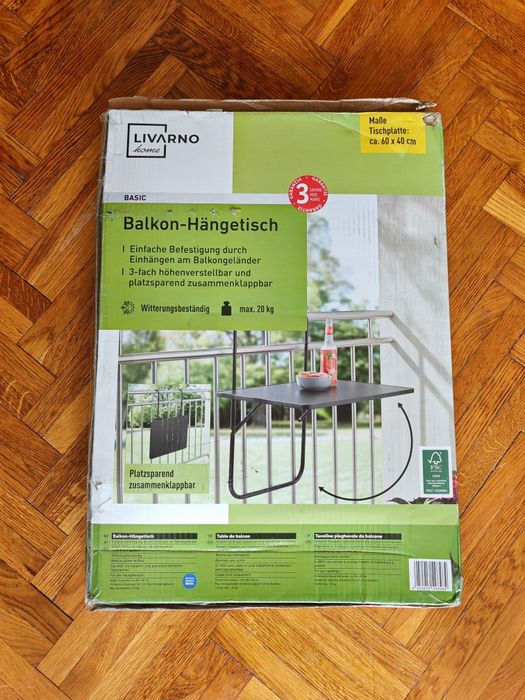 Stolik na balkon na balustrade