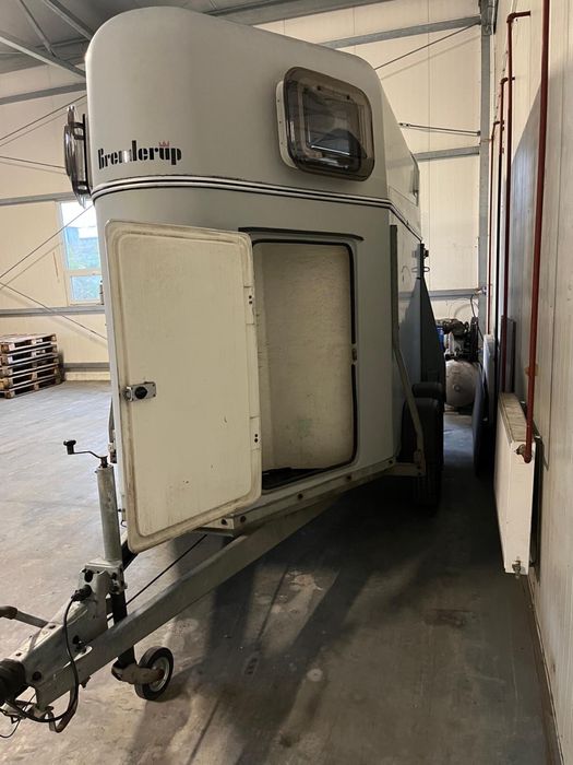 Przyczepa Brenderup do przewozu koni DMC 2400