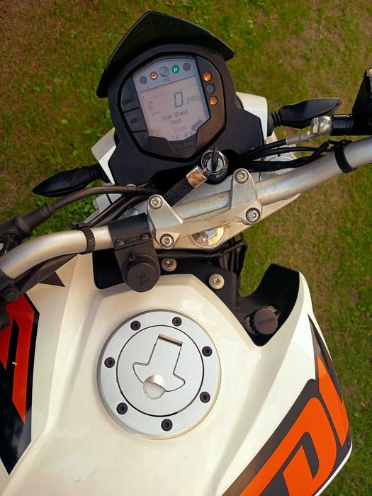 KTM.-  Duke  125