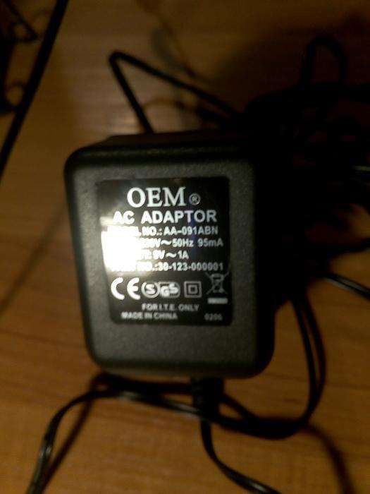 Адаптер (блок живлення) 9 вольт ~ 1 ампер