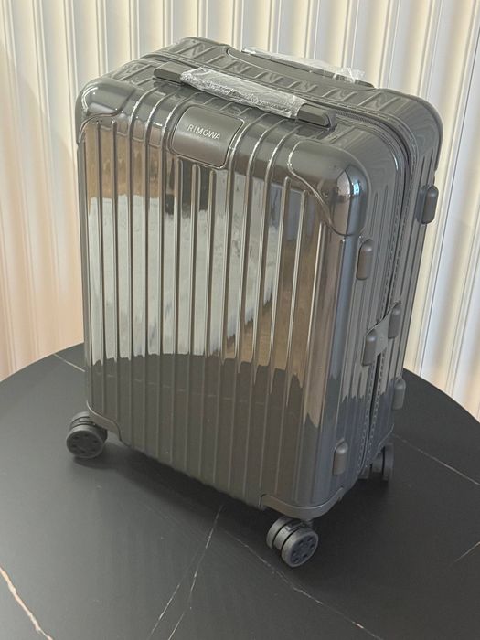 Валіза Rimowa essential gloss grey ручна поклажа /чемодан для ручной клади