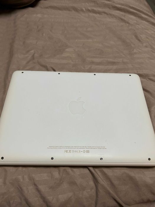MacBook White Unibody A1342