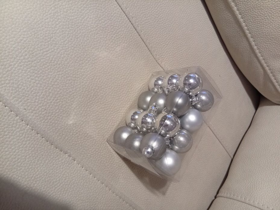 Natal - Conjunto de bolas pequenas prateadas