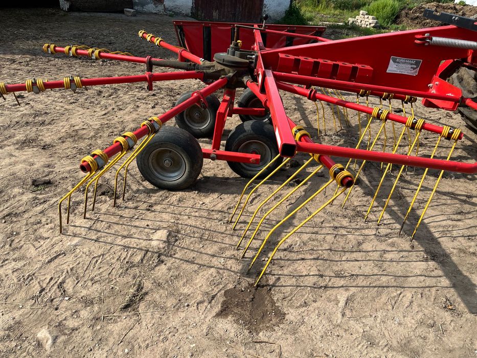 Zgrabiarka karuzelowa