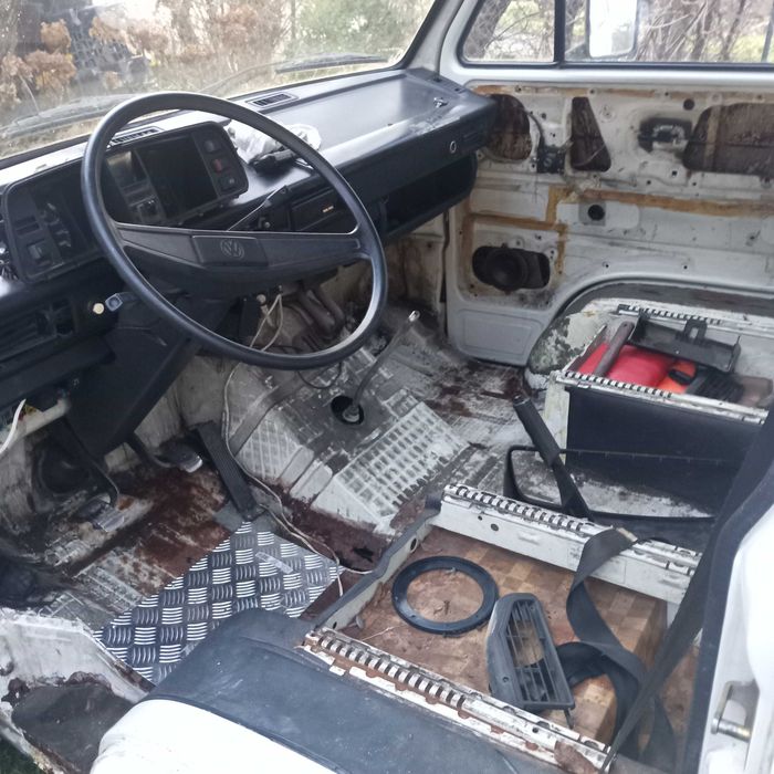 Sprzedam karoserię  VW t3 caravelle  1,6td