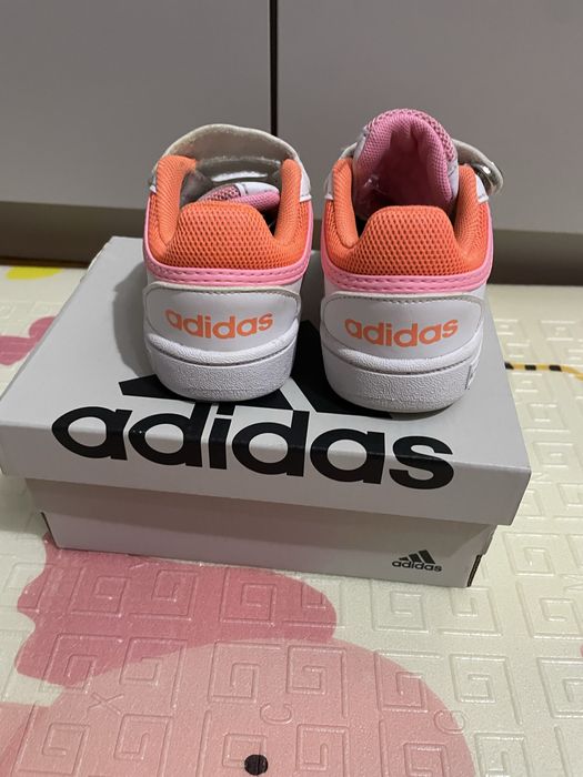 Кросівки для дівчинки adidas розмір 22