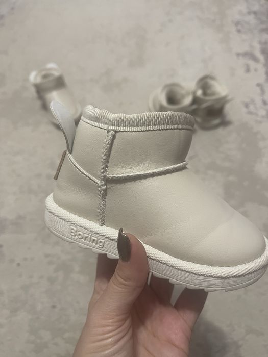 Зимові уги доя дівчинки