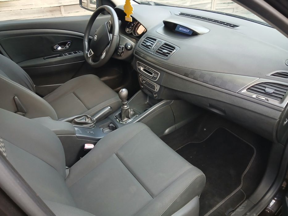 Renault Megane uszkodzony