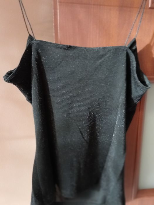 H&M błyszcząca czarna bluzka na ramiączkach