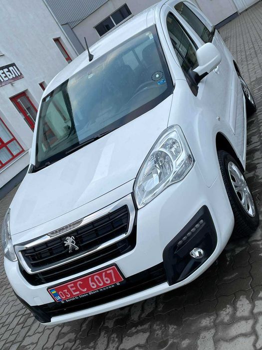 Автомобіль Peugeot Partner Electric електро 22kWt партнер грузовий