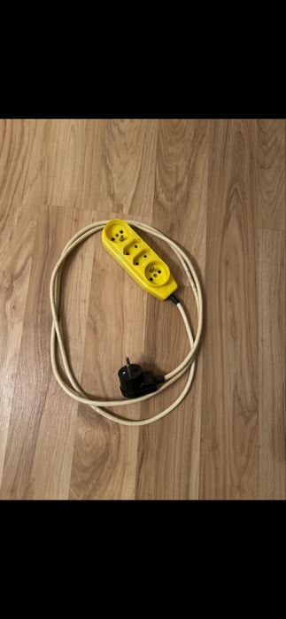 Przedłużacz elektryczny o długości 1,9 m