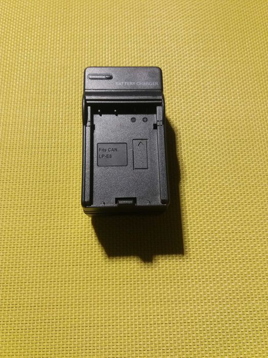 Зарядное устройство для батарей Canon LP-E8