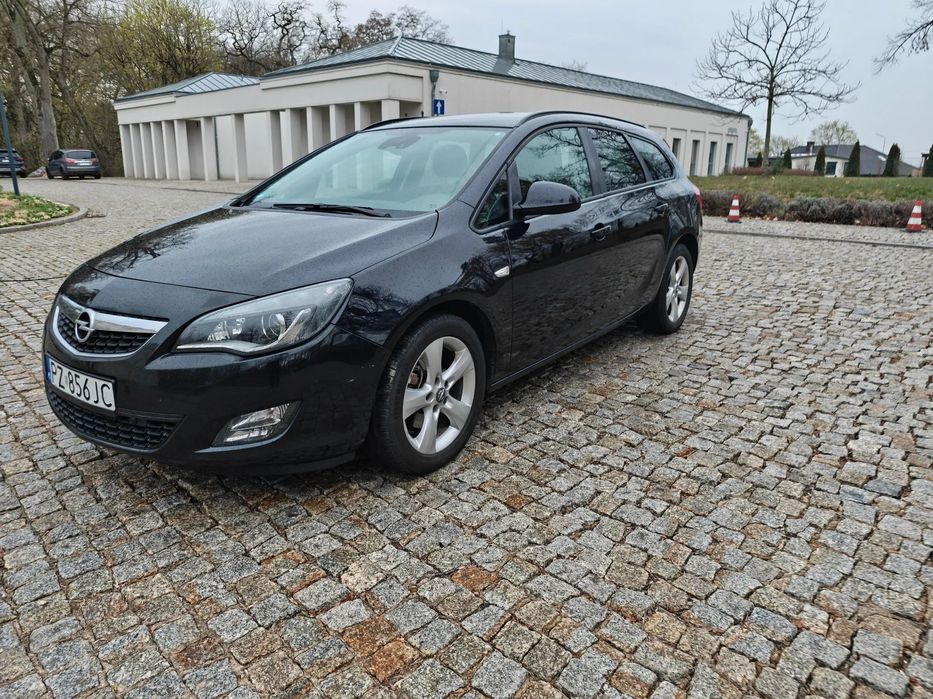 Opel Astra Opel astra j kombi 1.7cdti klima ksenon
