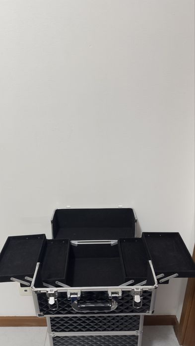 Mala de maquilhagem preta