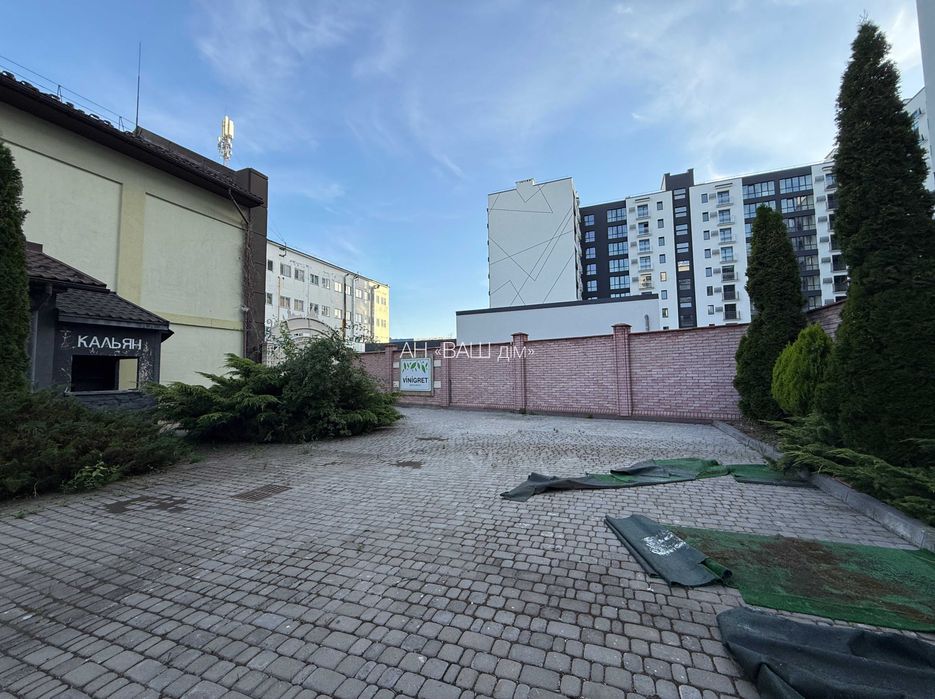 ОРЕНДА приміщення ПОРУЧ із ЖК "ЛИПКИ", закритий двір, власна ПАРКОВКА