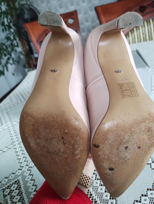 Eleganckie prawie nowe czółenka Wojas