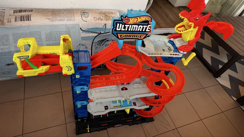 Ultimate Garage hot wheels atak smoka
