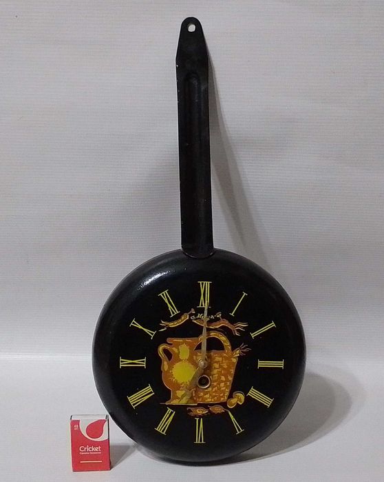 Настінний механічний годинник - сковородка, маяк, 70-80 рр. срср.