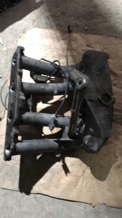 Колектор впускний коллектор впуск Mercedes OM102 2.3 R1021413601