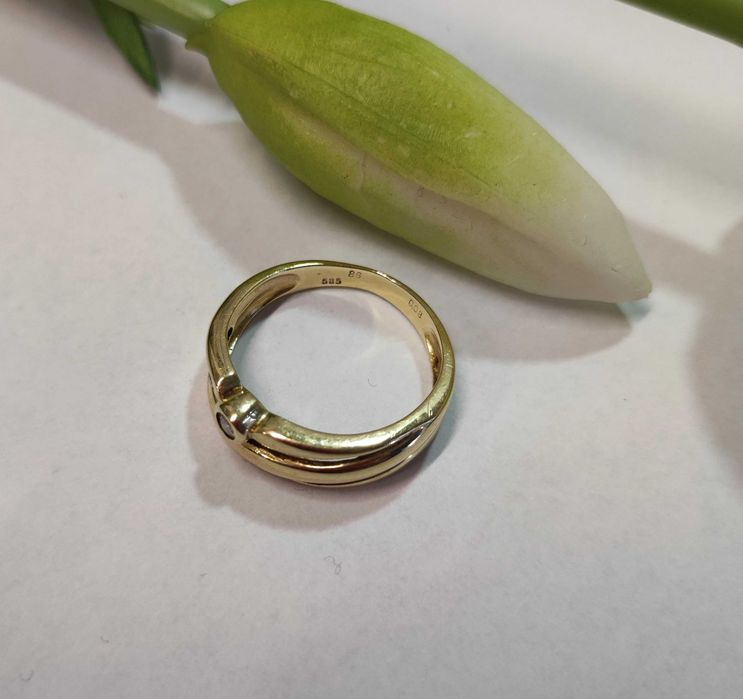 złoty pierścionek z brylantem 3,66GR 585PR 0,08