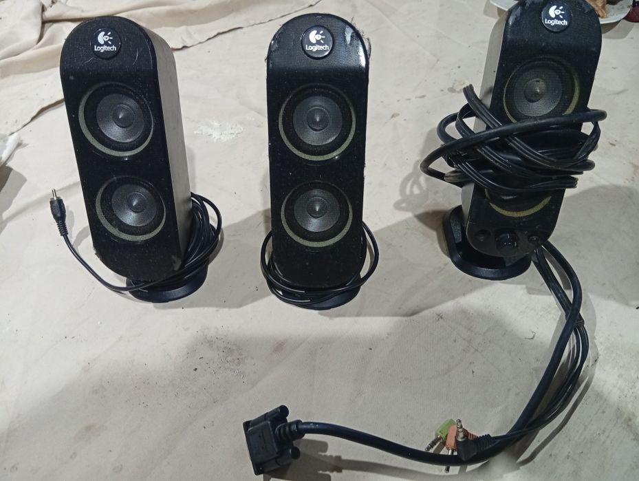 Colunas Logitech444870073831270400