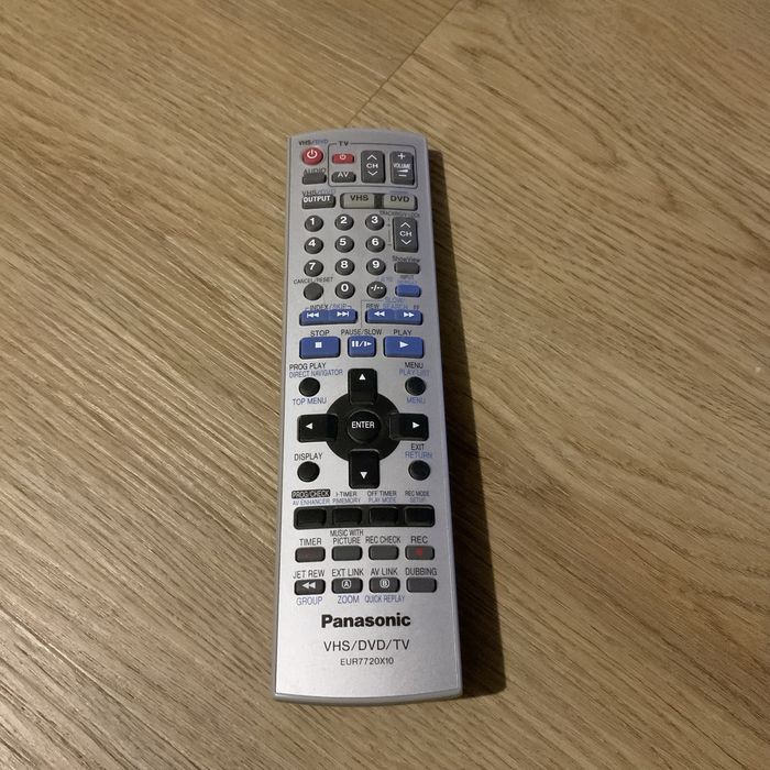 Magnetowid VHS Panasonic DMR-ES30V HI-Fi nagrywarka DVD przegrywanie
